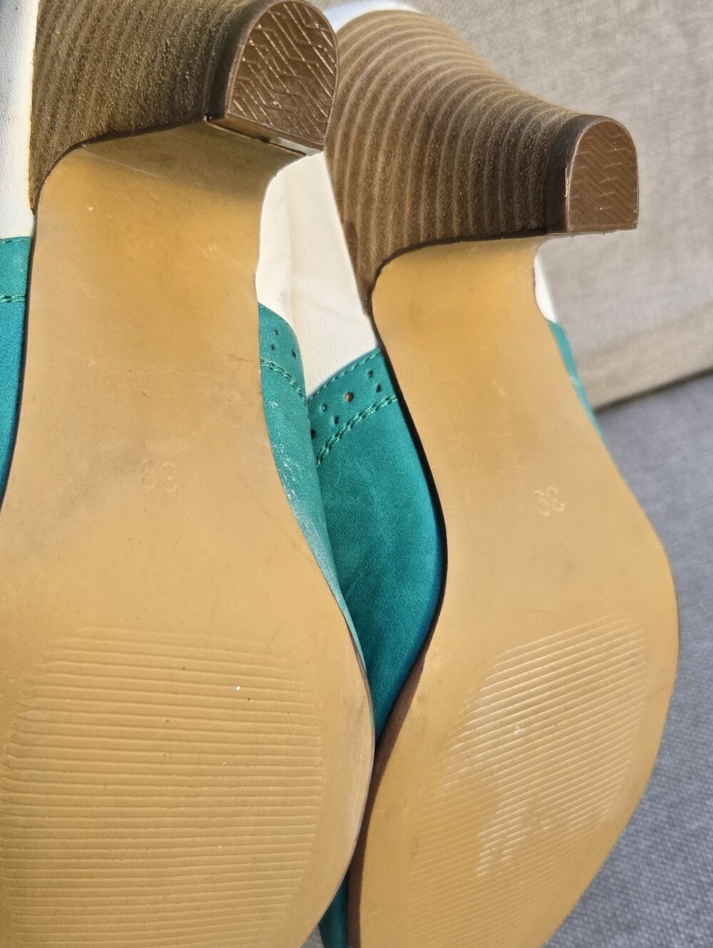 Chelsea Crew Two-Tone Teal and White Heeled Oxford Pumps - Picture 10 of 13